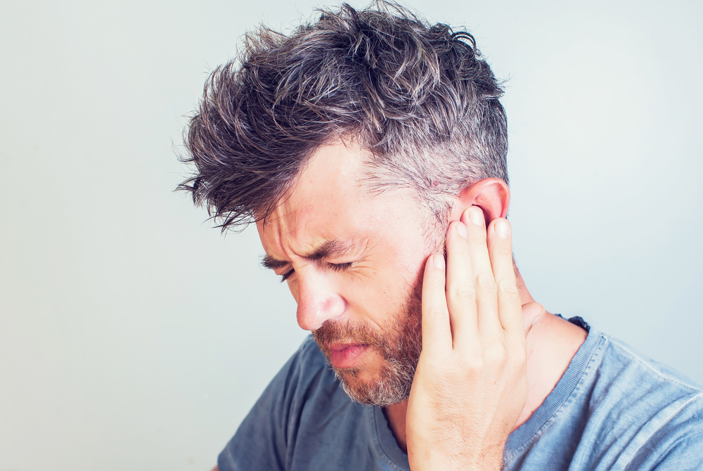 Что делать, если болит и заложило ухо | «Бест Клиник»